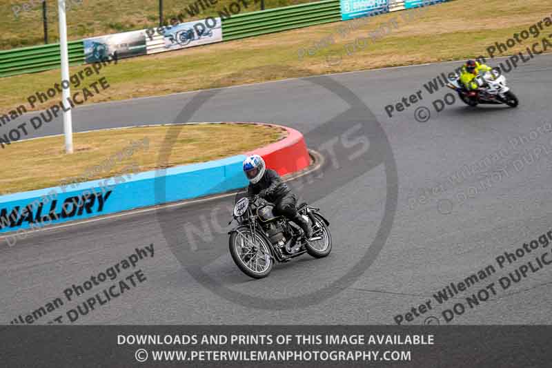 Vintage motorcycle club;eventdigitalimages;mallory park;mallory park trackday photographs;no limits trackdays;peter wileman photography;trackday digital images;trackday photos;vmcc festival 1000 bikes photographs